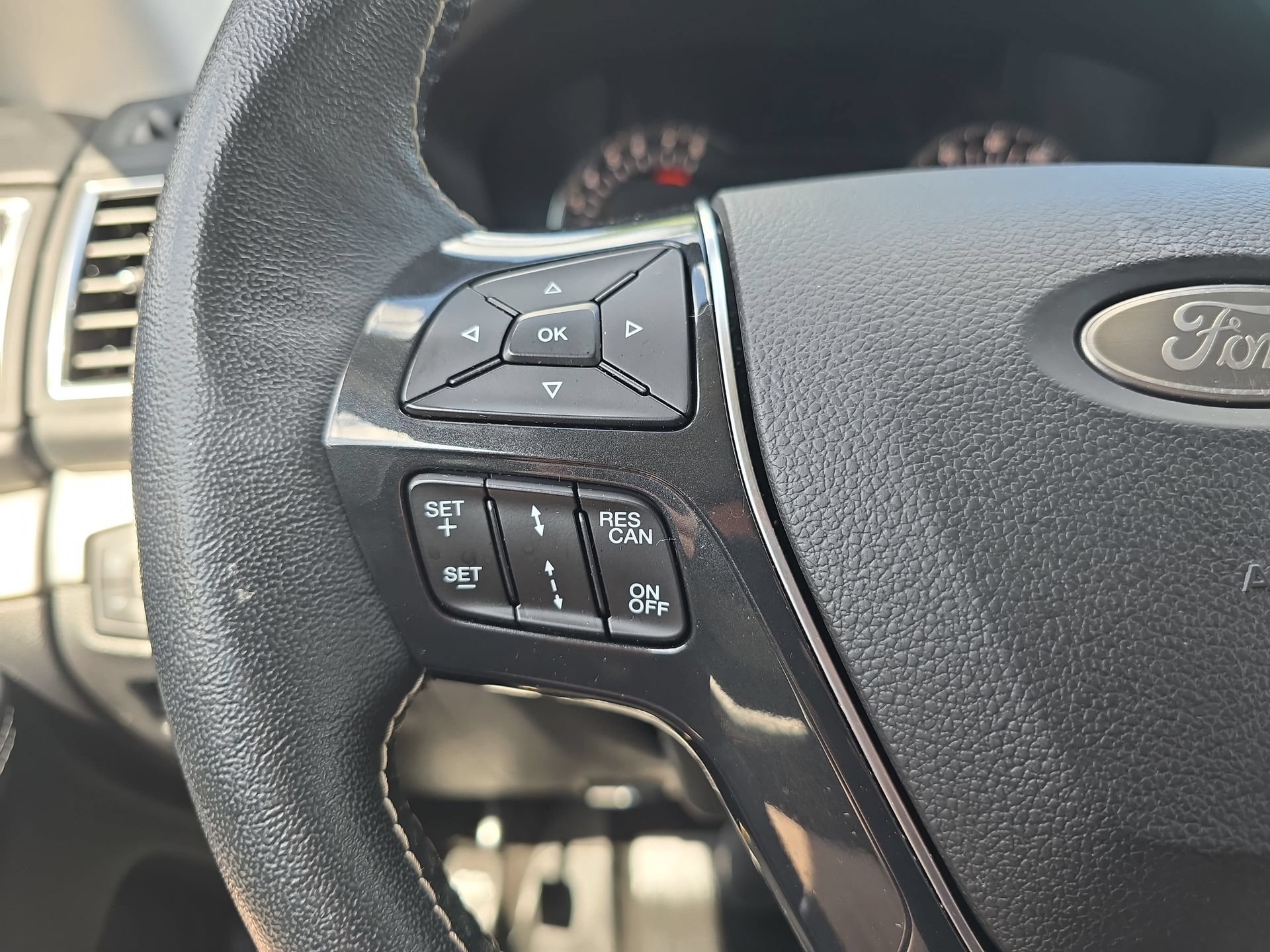 Used 2018 Ford Explorer Platinum AWD/4WD image 17