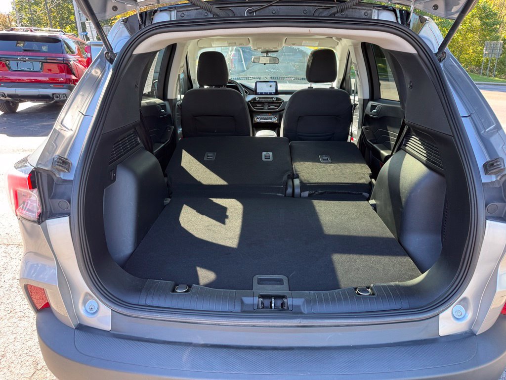 Used 2021 Ford Escape SE w/ SE Sport Appearance Package AWD/4WD image 33