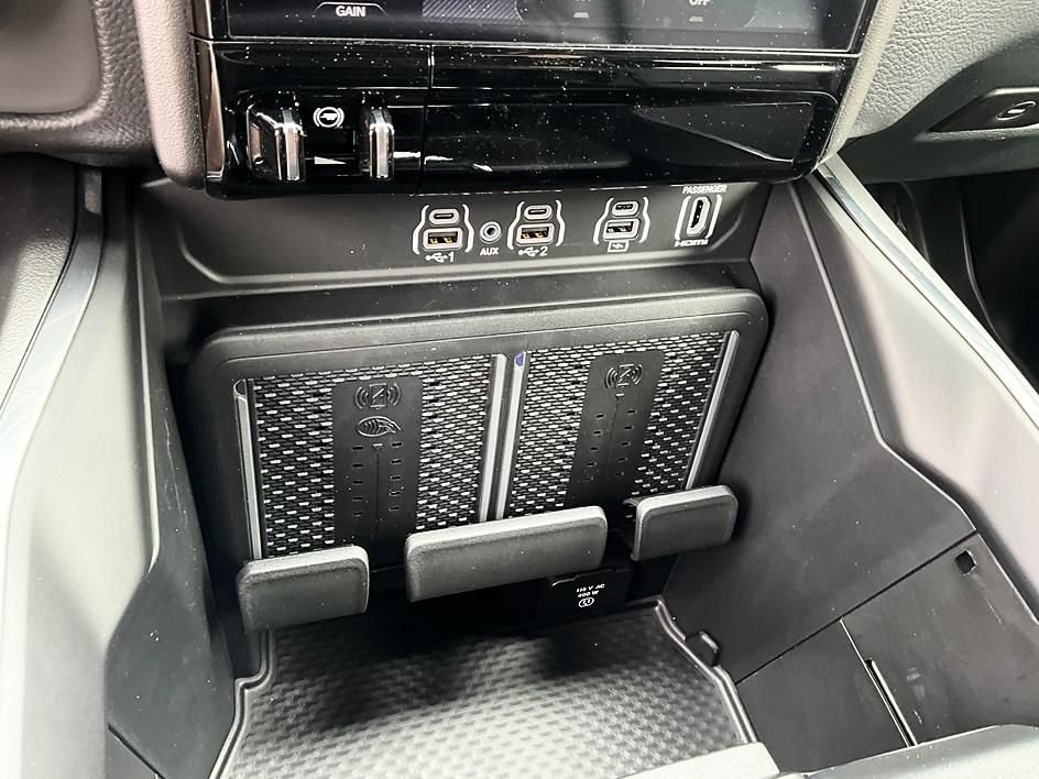 New 2026 RAM 1500 Laramie w/ Night Edition AWD/4WD image 23