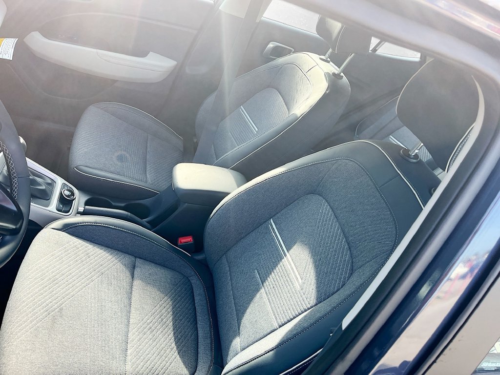 Used 2025 Hyundai Venue Limited FWD image 19