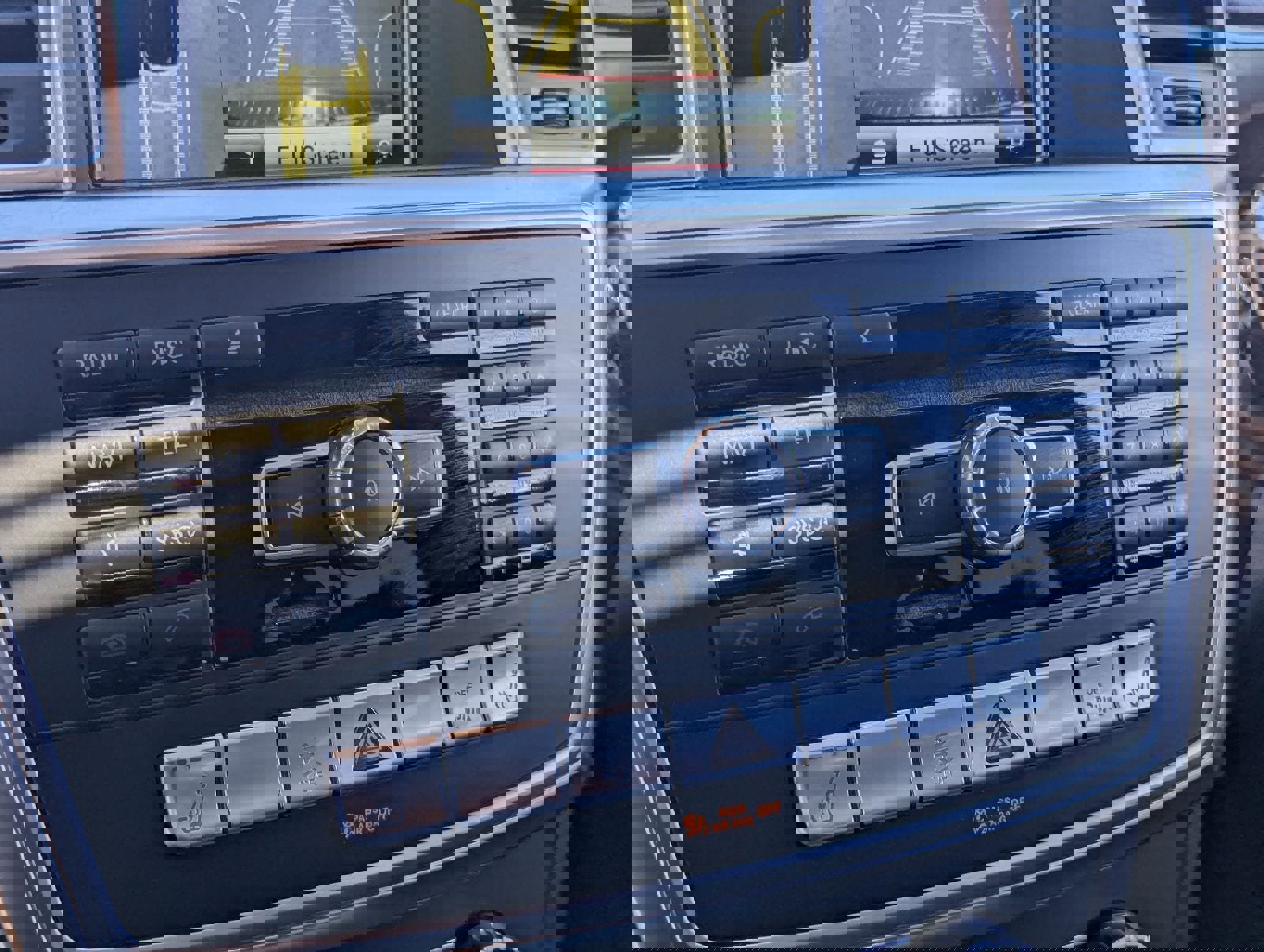 Used 2015 Mercedes-Benz GL 320 BlueTEC 4MATIC image 22