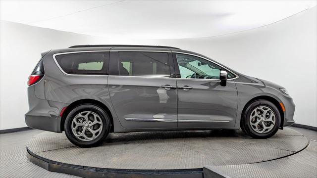 Used 2023 Chrysler Pacifica Limited image 9