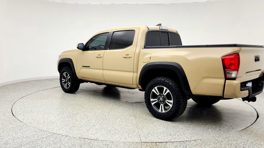 Used 2016 Toyota Tacoma TRD Sport w/ Towing Package image 7