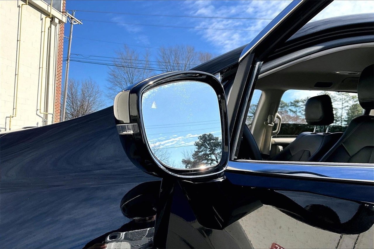 Certified 2024 Chrysler Pacifica Touring-L image 28