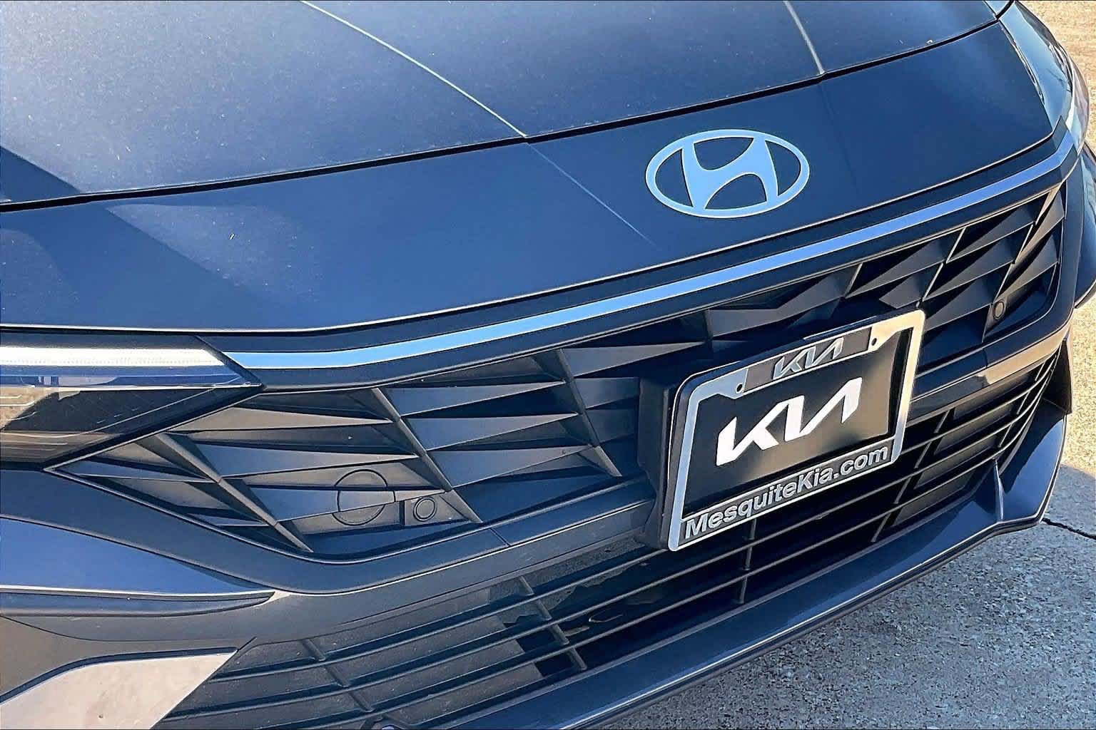Used 2025 Hyundai Elantra Sport FWD image 30