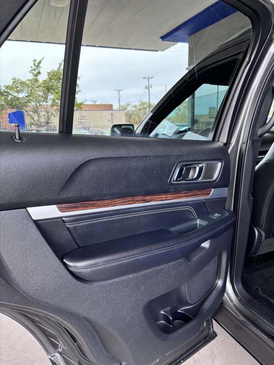 Used 2018 Ford Explorer Limited image 18