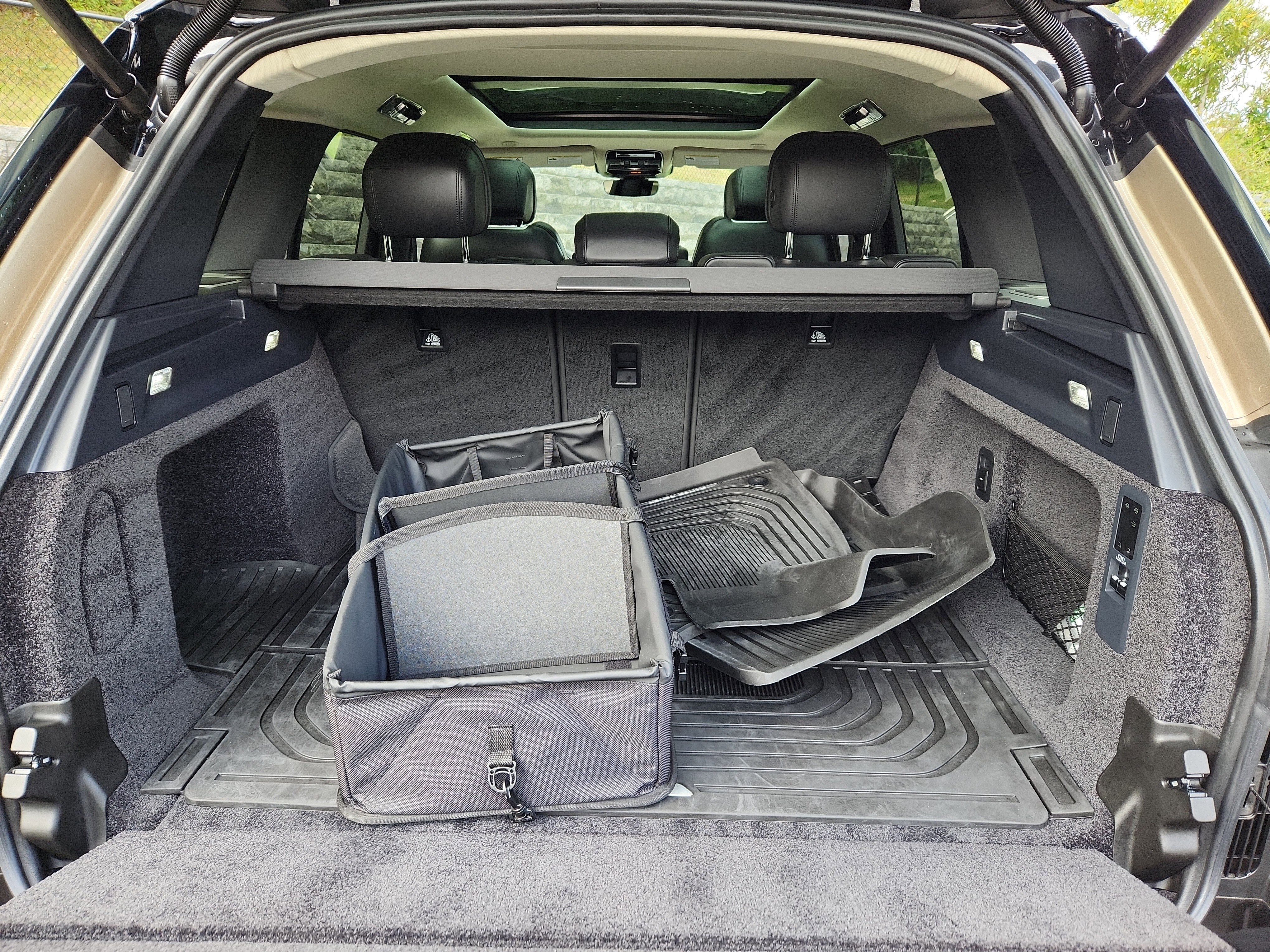 Used 2025 Land Rover Range Rover SE image 13