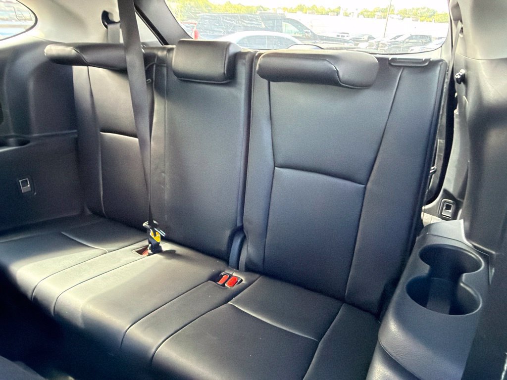 Used 2025 Toyota Highlander XLE FWD image 11