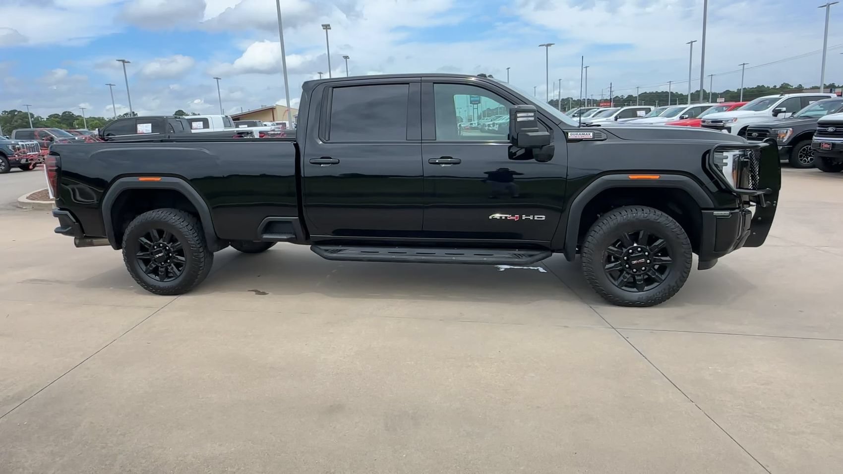 Used 2024 GMC Sierra 2500 AT4 w/ AT4 Preferred Package AWD/4WD image 8