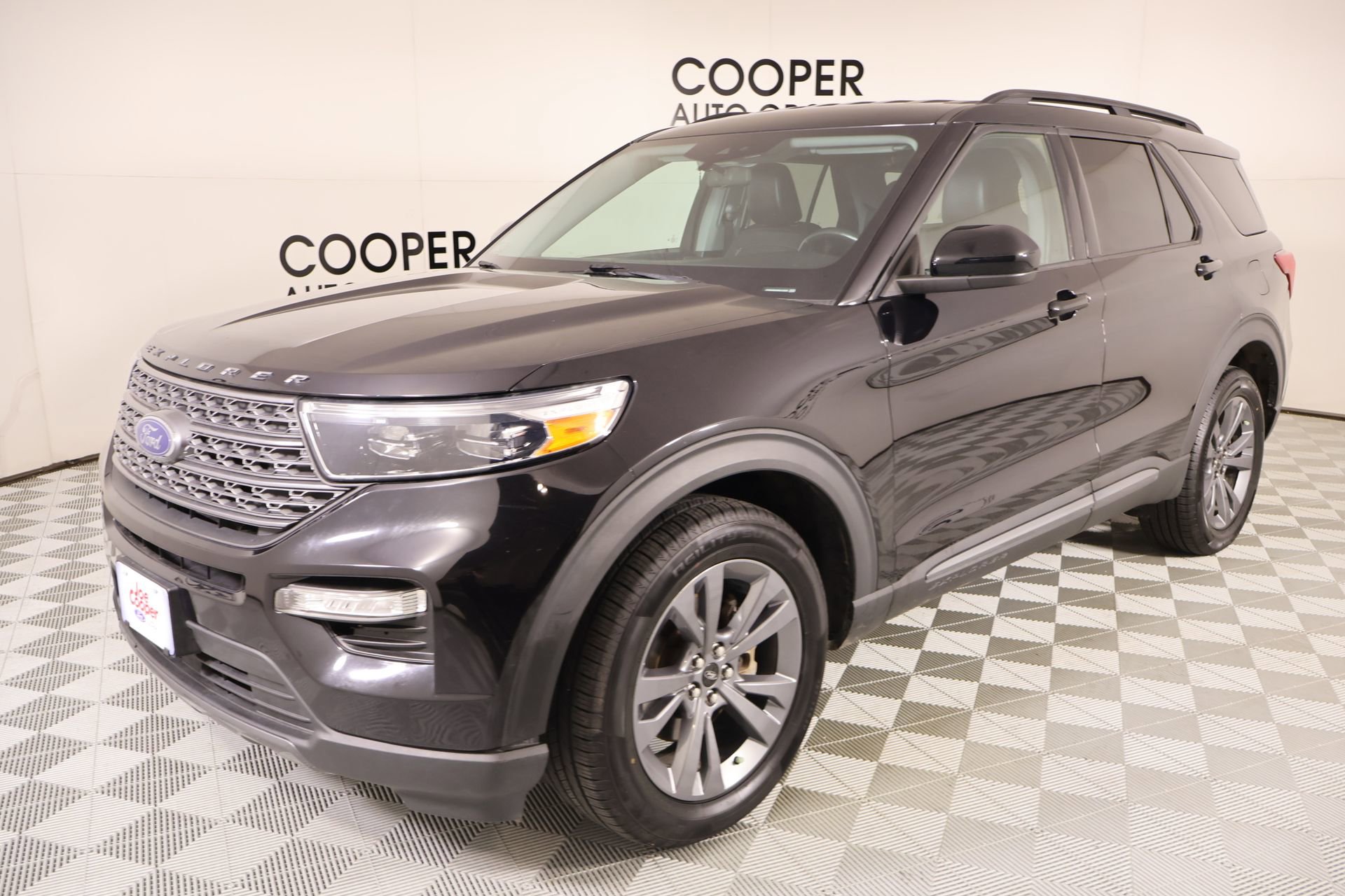 Used 2022 Ford Explorer XLT w/ Equipment Group 202A AWD/4WD image 11