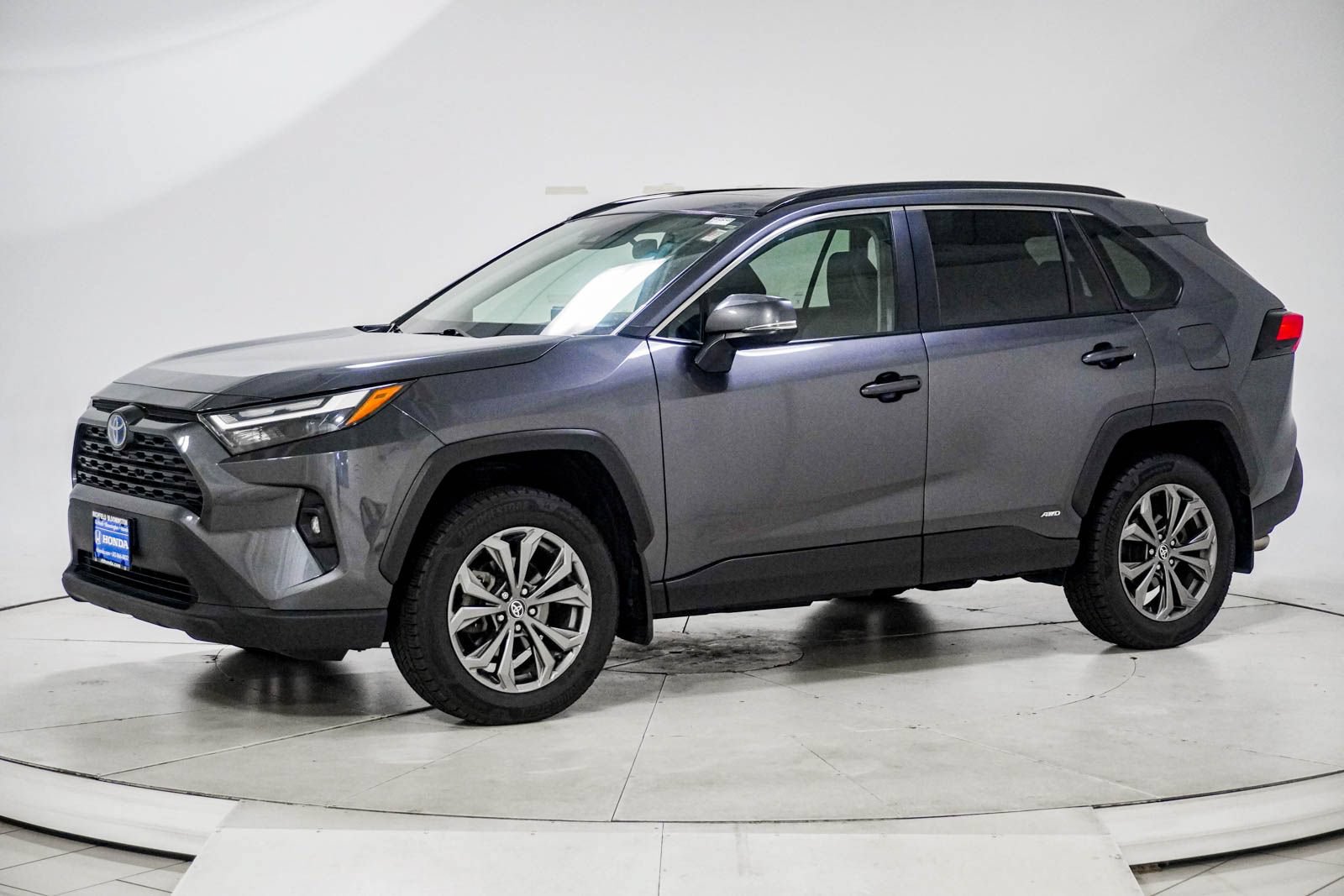 Used 2022 Toyota RAV4 XLE Premium AWD/4WD image 4