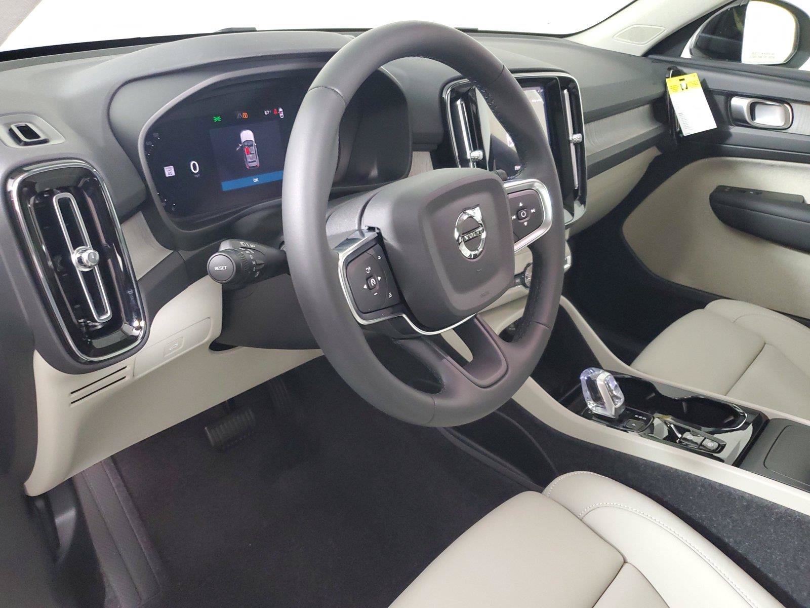 New 2026 Volvo XC40 B4 Plus w/ Protection Package Premier FWD image 24
