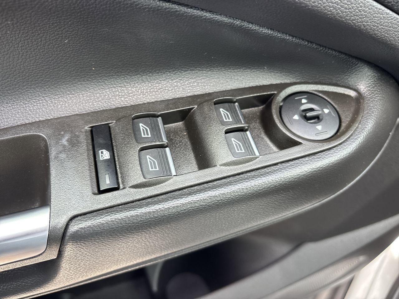 Used 2017 Ford C-MAX Energi SE image 17