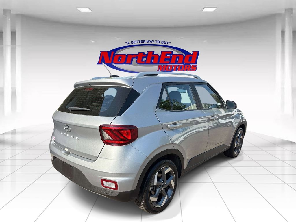 Used 2025 Hyundai Venue SEL FWD image 3