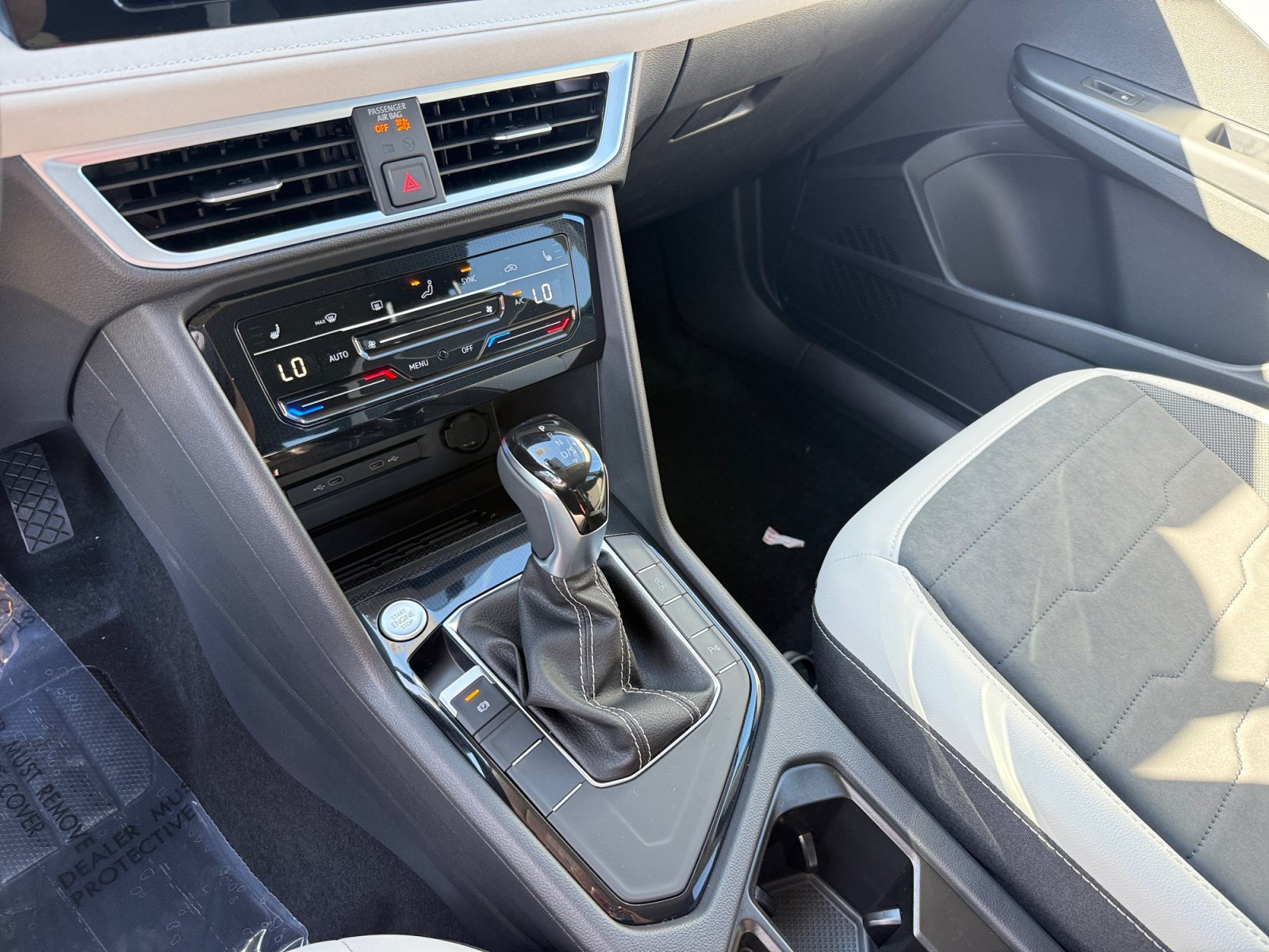 New 2027 Volkswagen Taos SE FWD image 13