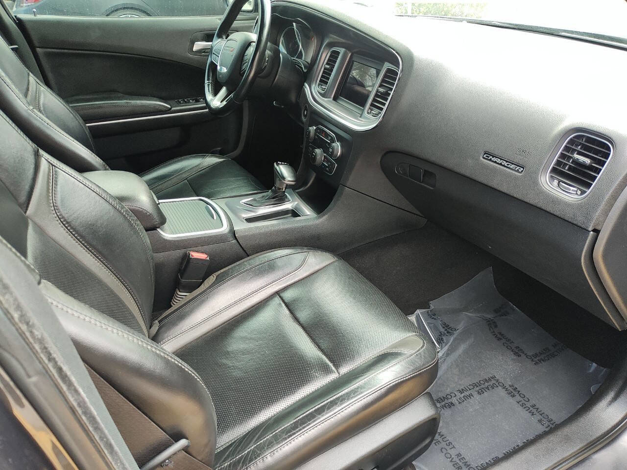 Used 2020 Dodge Charger SXT w/ Leather Interior Group image 40