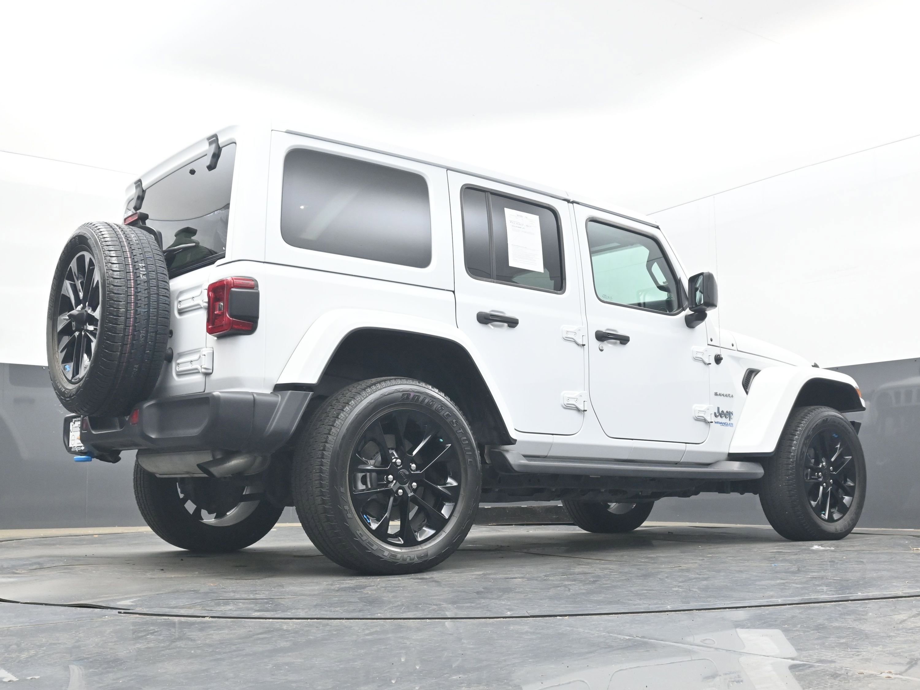 Used 2022 Jeep Wrangler Unlimited Sahara w/ Cold Weather Group AWD/4WD image 29