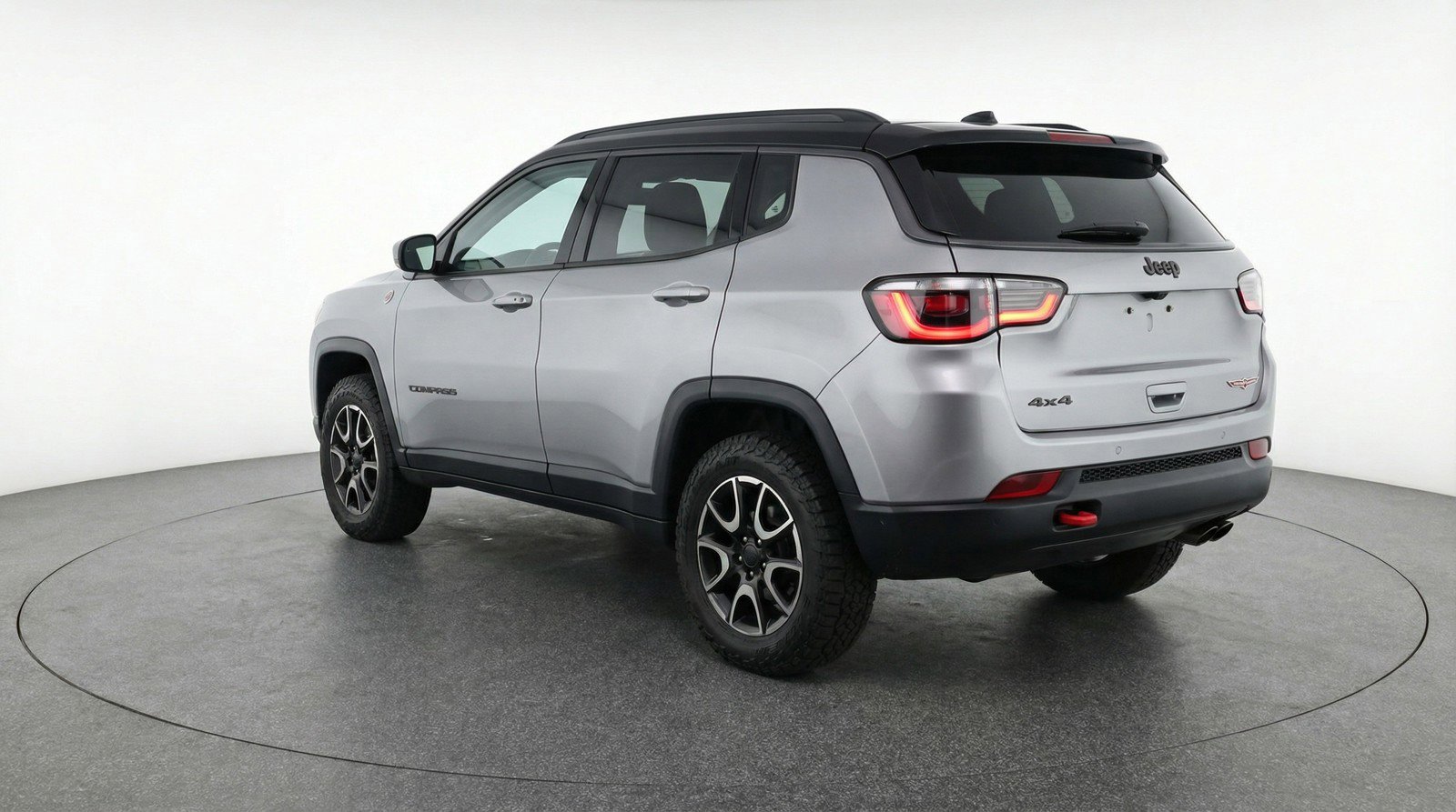Used 2025 Jeep Compass Trailhawk AWD/4WD image 6