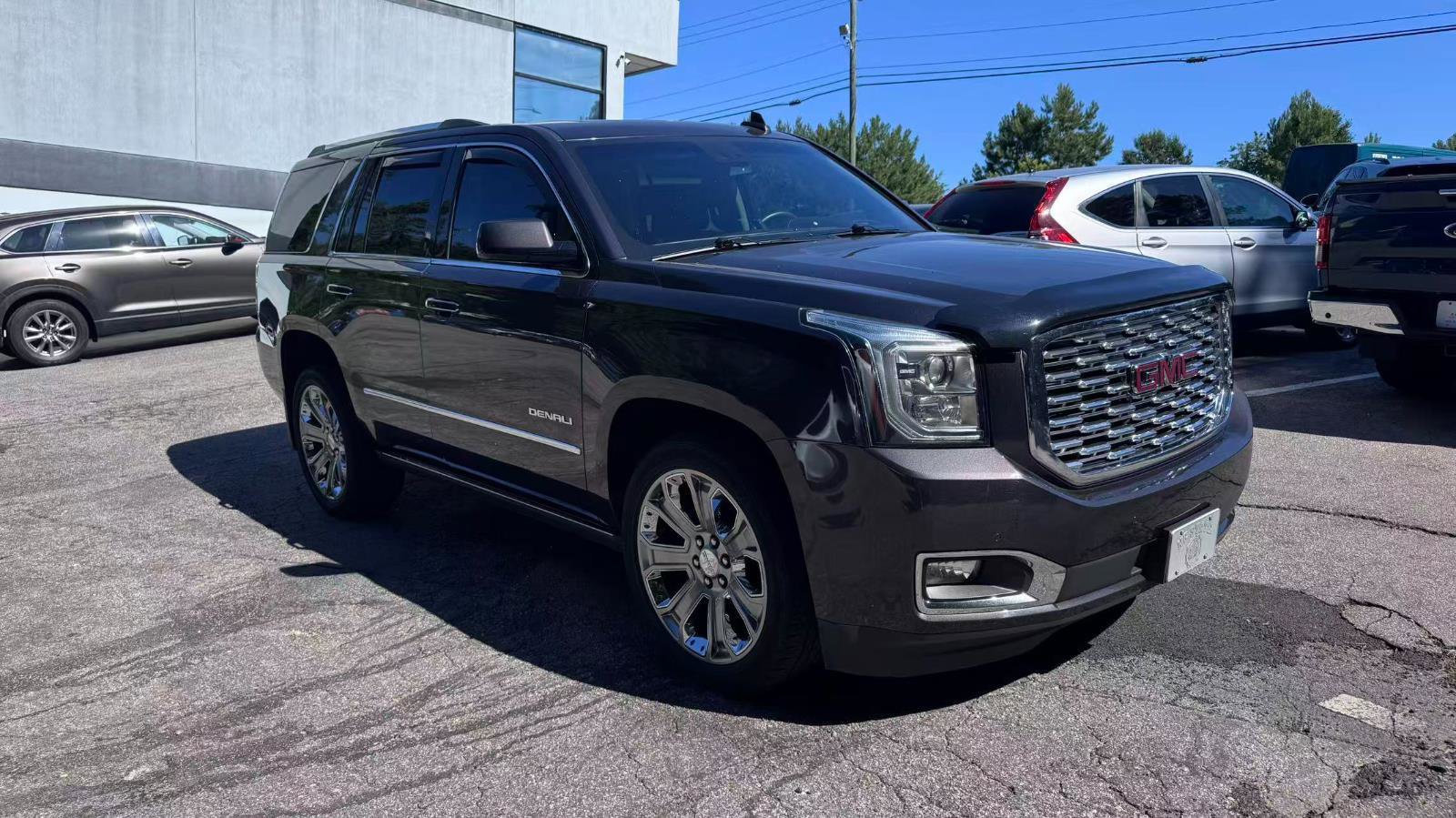 Used 2018 GMC Yukon Denali w/ Denali Ultimate Package AWD/4WD image 3