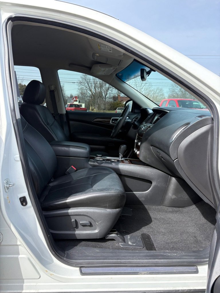 Used 2013 Nissan Pathfinder SL w/ Trailer Tow Pkg AWD/4WD image 11