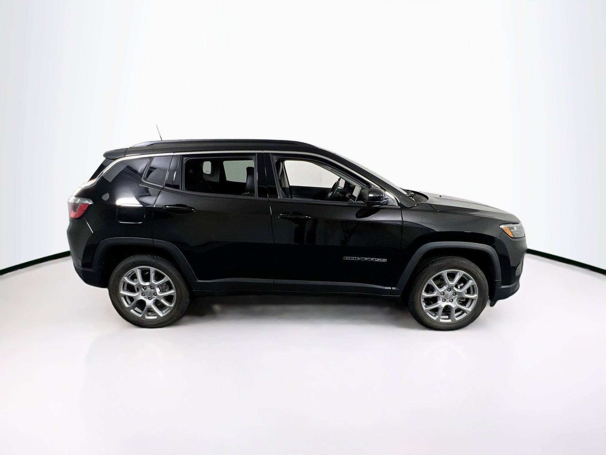 Used 2022 Jeep Compass Latitude image 4