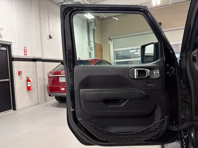 Used 2022 Jeep Wrangler Unlimited Sahara w/ Cold Weather Group AWD/4WD image 9