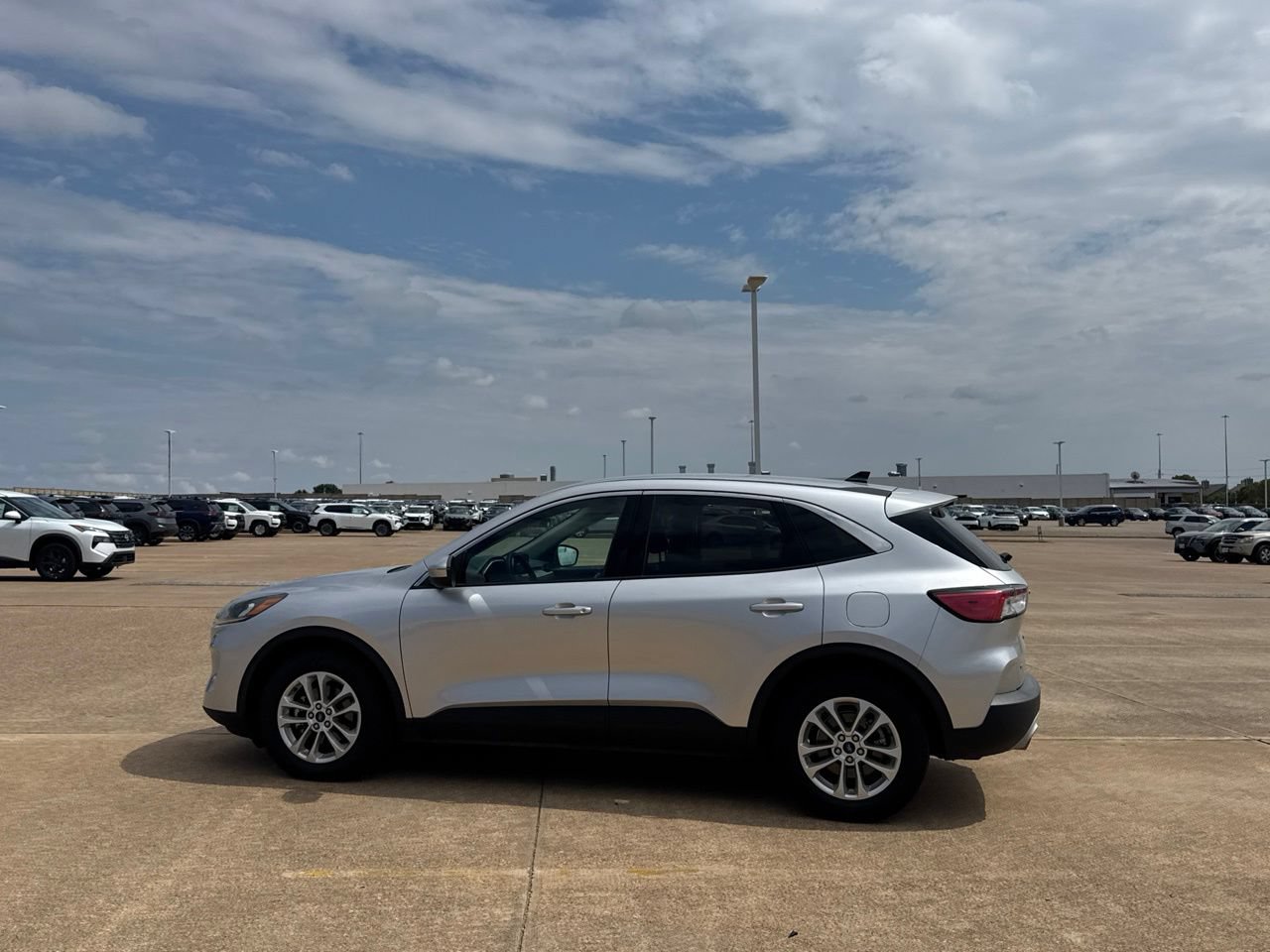 Used 2020 Ford Escape SE FWD image 17