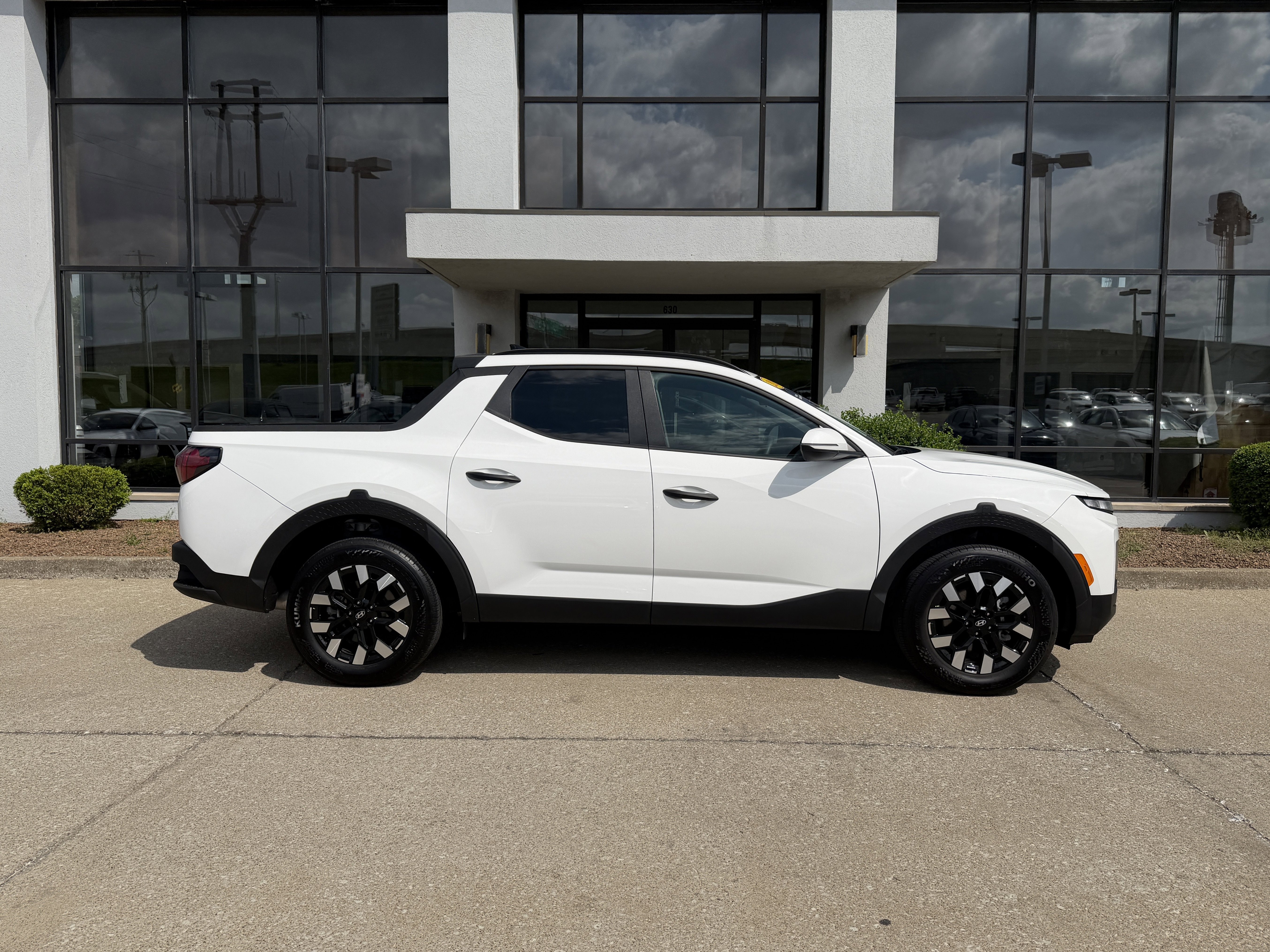 Certified 2025 Hyundai Santa Cruz SEL AWD/4WD image 3