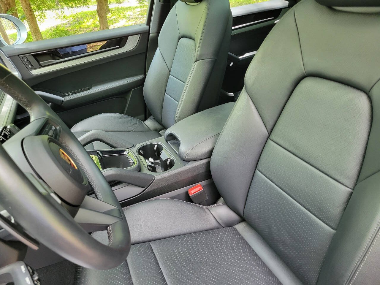 Used 2024 Porsche Cayenne AWD/4WD image 17