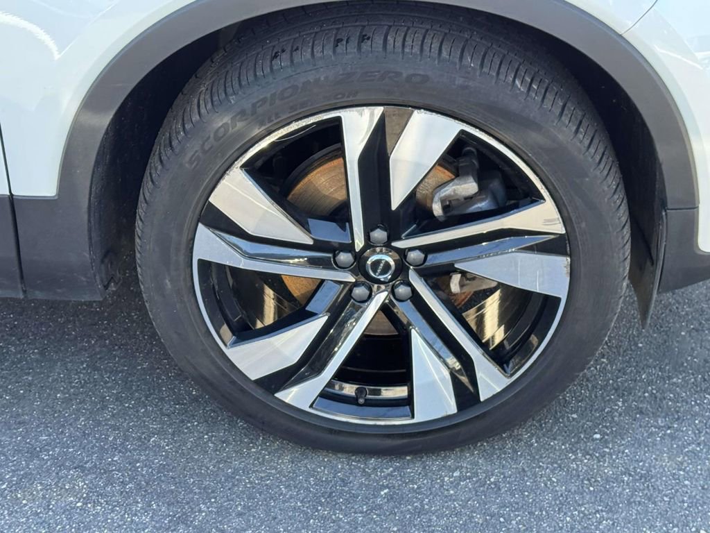 Used 2023 Volvo XC40 B5 Ultimate w/ Climate Package image 6