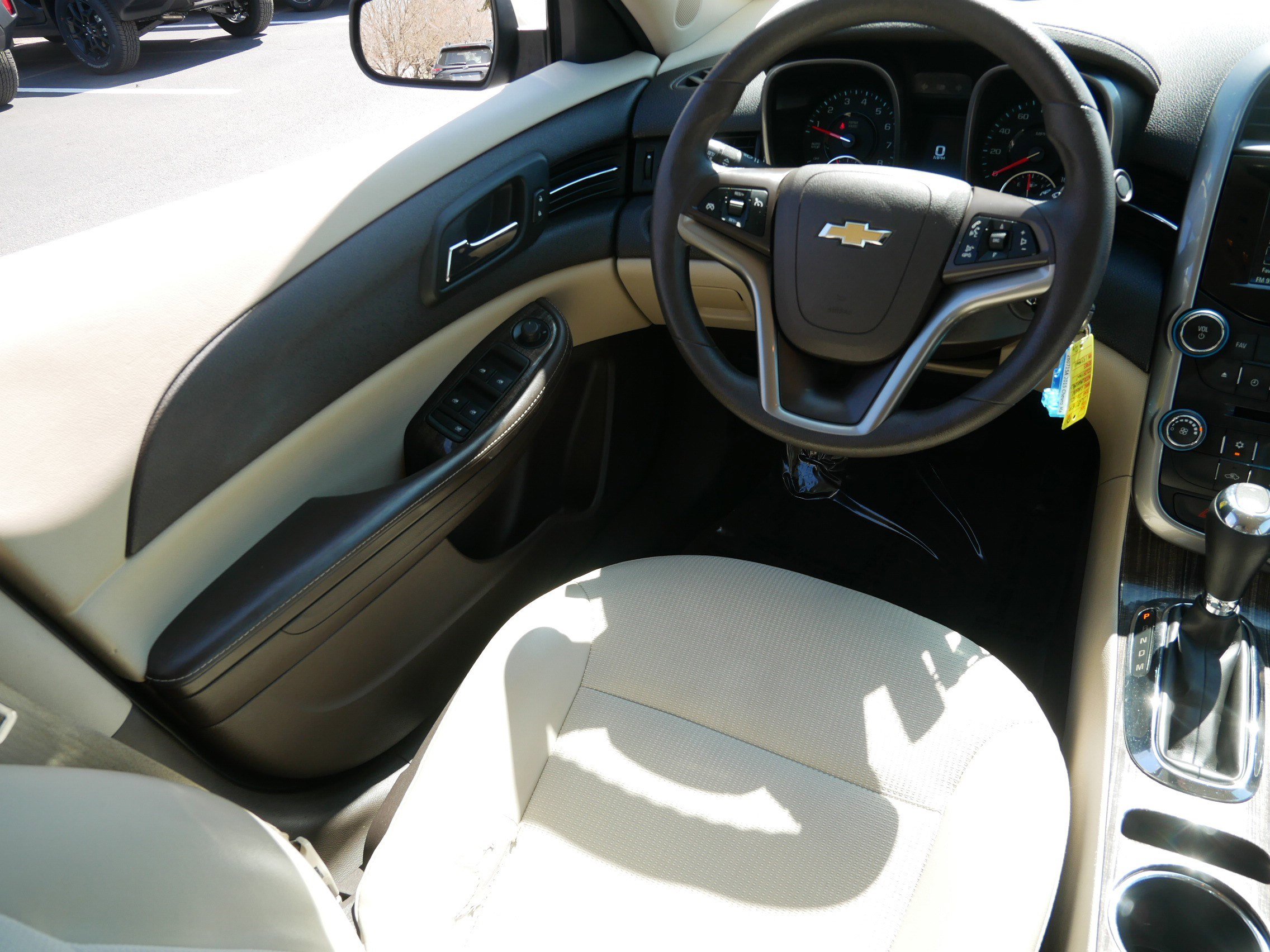 Used 2015 Chevrolet Malibu LT w/ Power Convenience Package FWD image 9