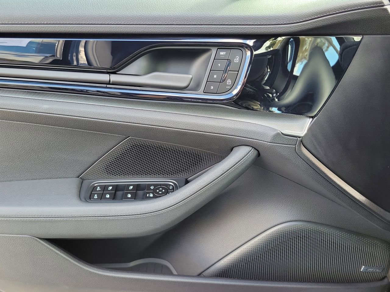 Used 2026 Porsche Panamera 4 image 24