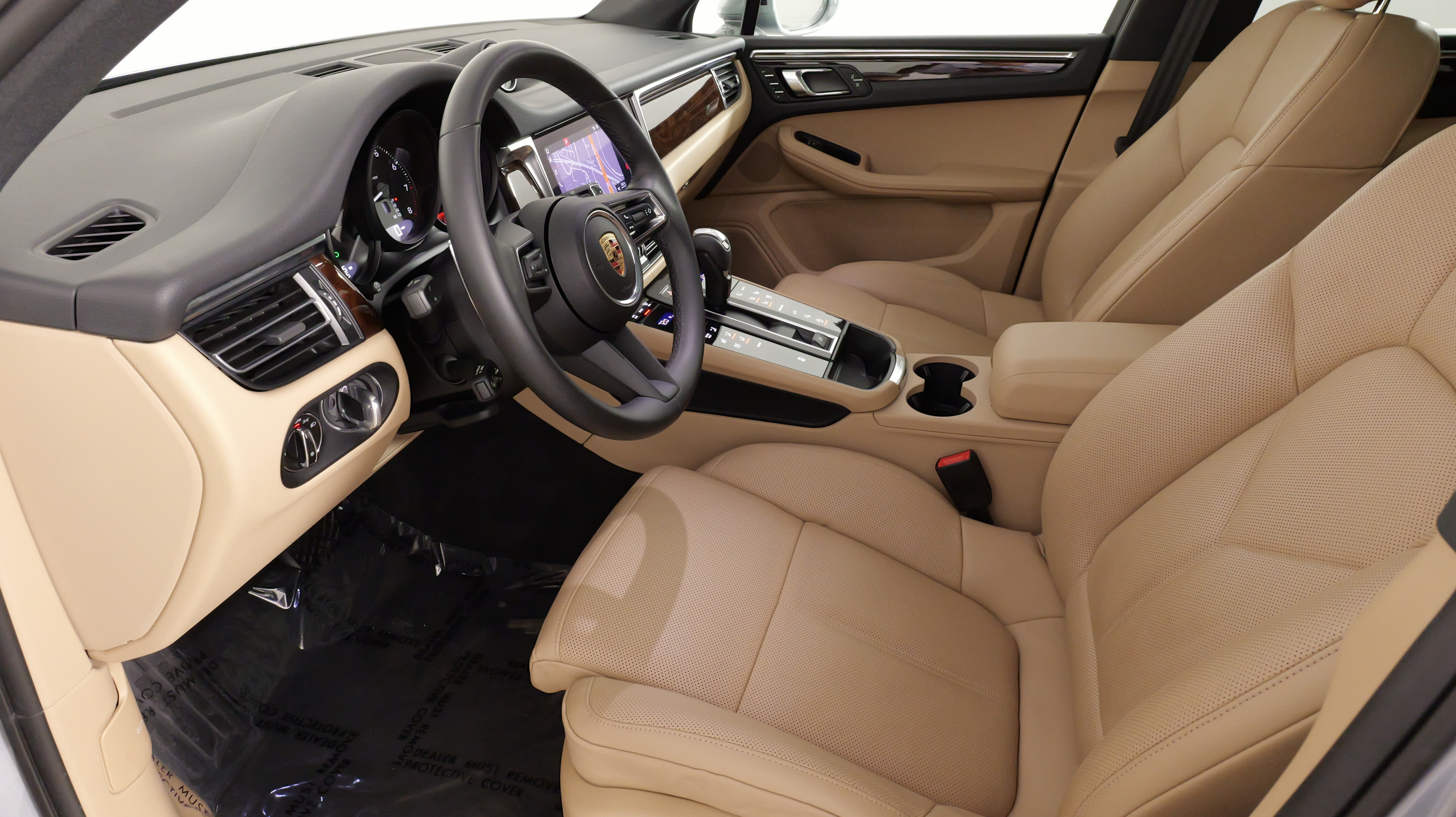 Used 2025 Porsche Macan AWD/4WD image 29