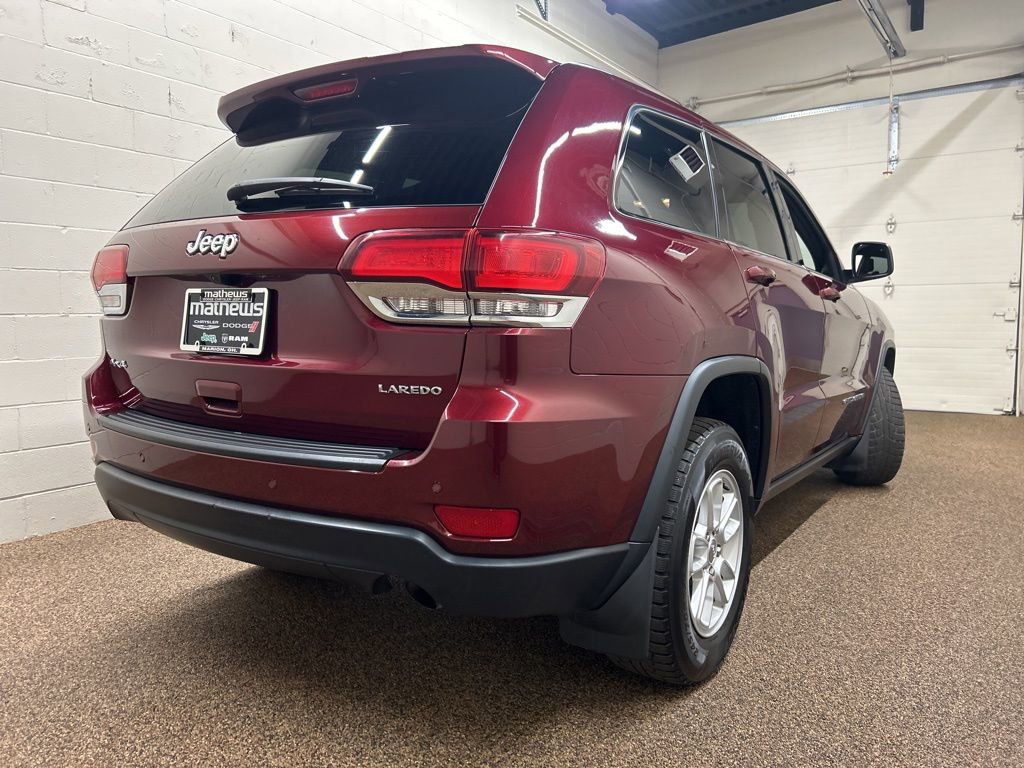 Used 2020 Jeep Grand Cherokee Laredo image 2