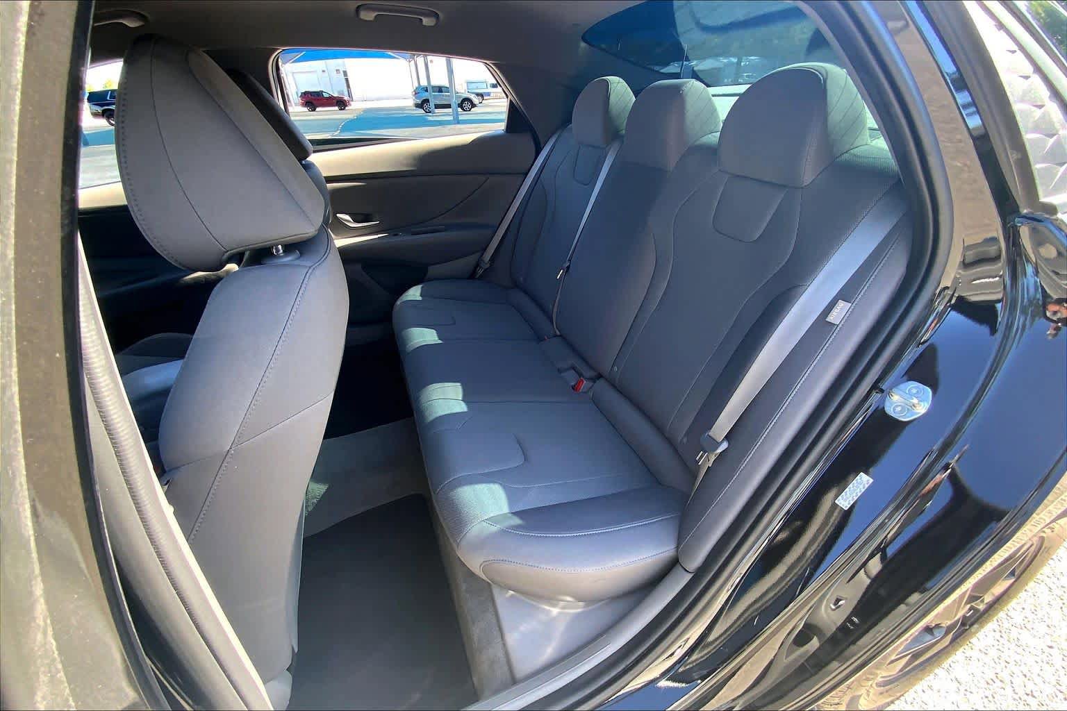 Used 2024 Hyundai Elantra SE FWD image 19