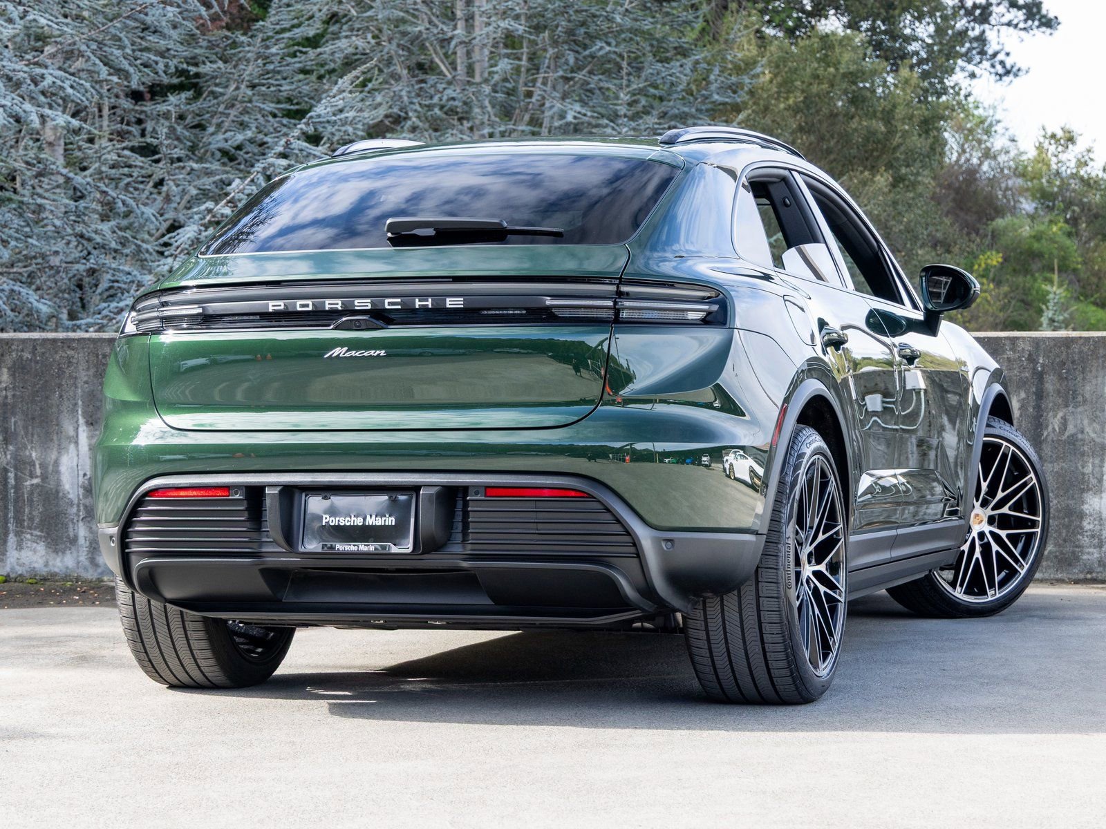 Certified 2025 Porsche Macan Electric image 11