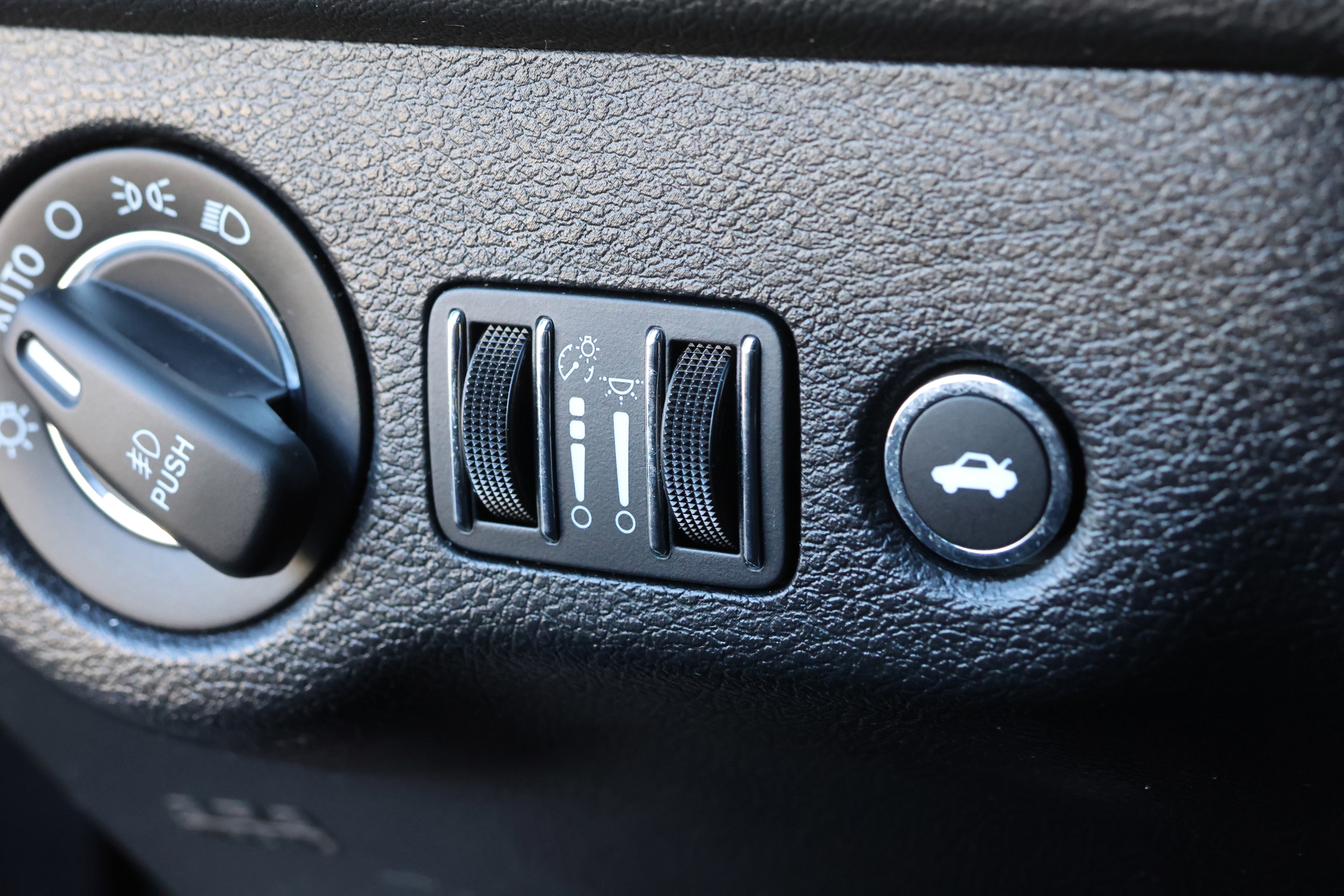 Used 2023 Chrysler 300 C image 16