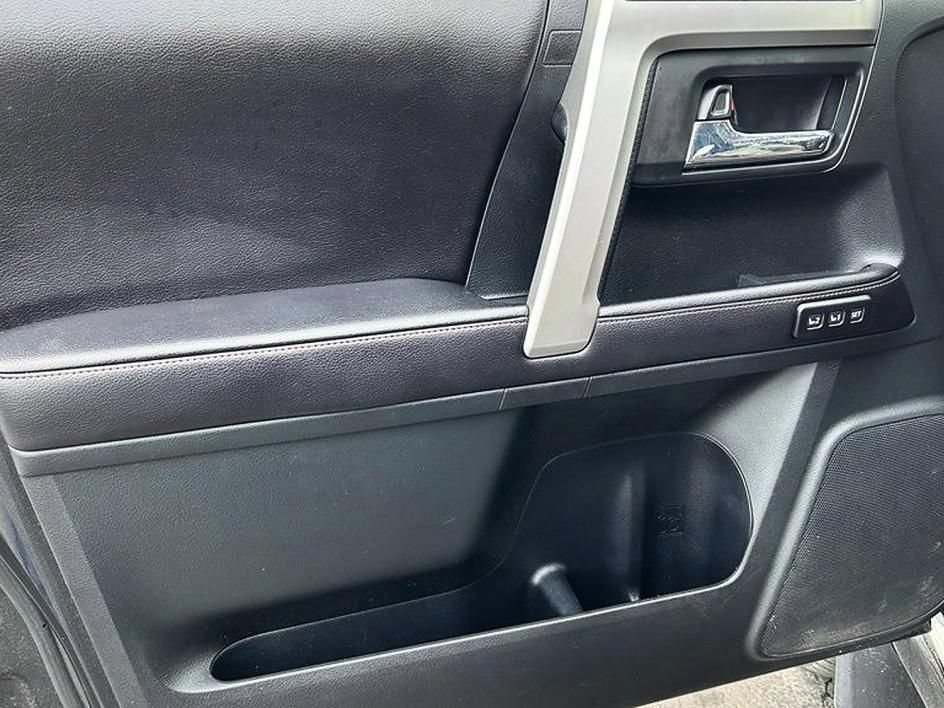 Used 2016 Toyota 4Runner Limited AWD/4WD image 14