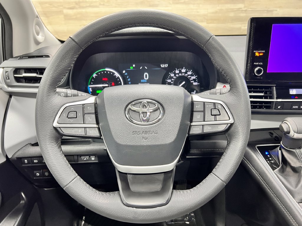 Used 2026 Toyota Sienna XLE AWD/4WD image 4