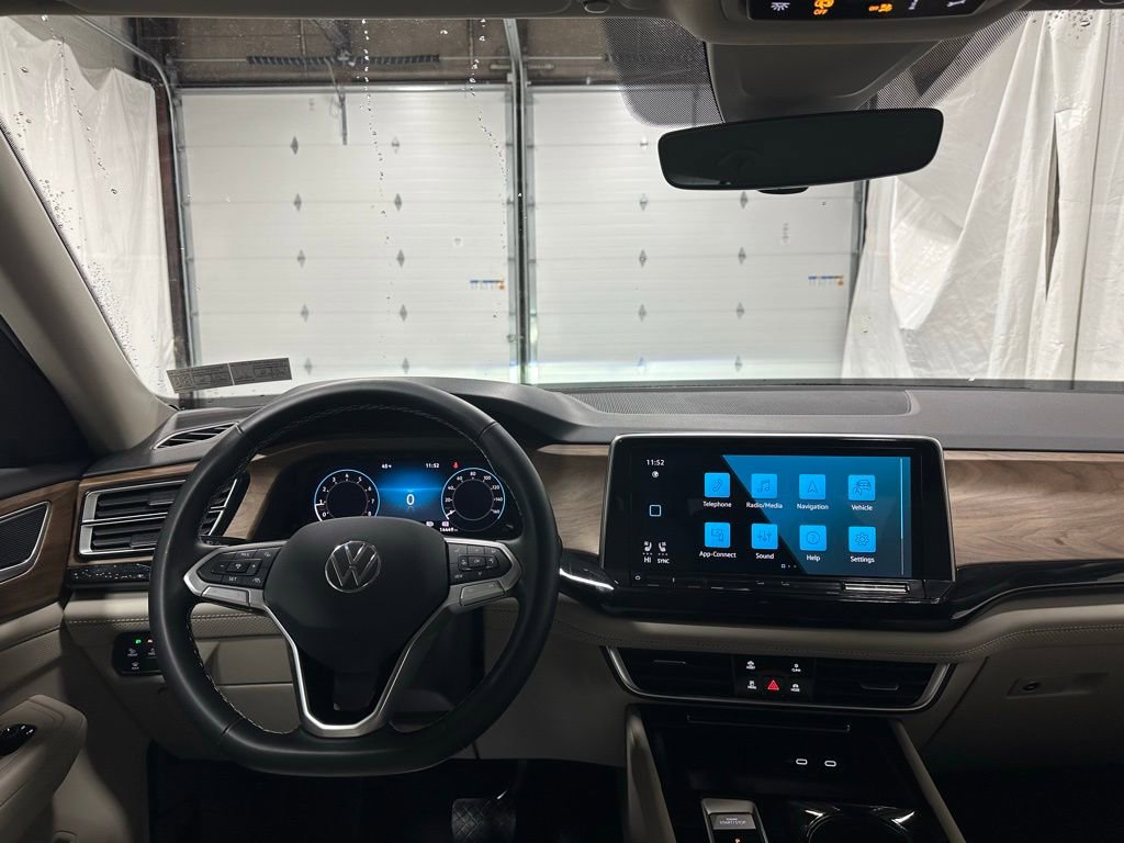Used 2025 Volkswagen Atlas SE AWD/4WD image 16