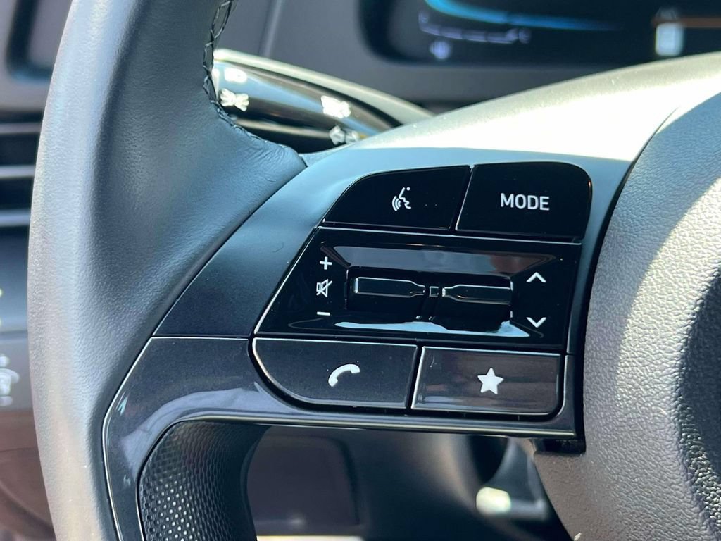 Used 2025 Hyundai Elantra Sport FWD image 20