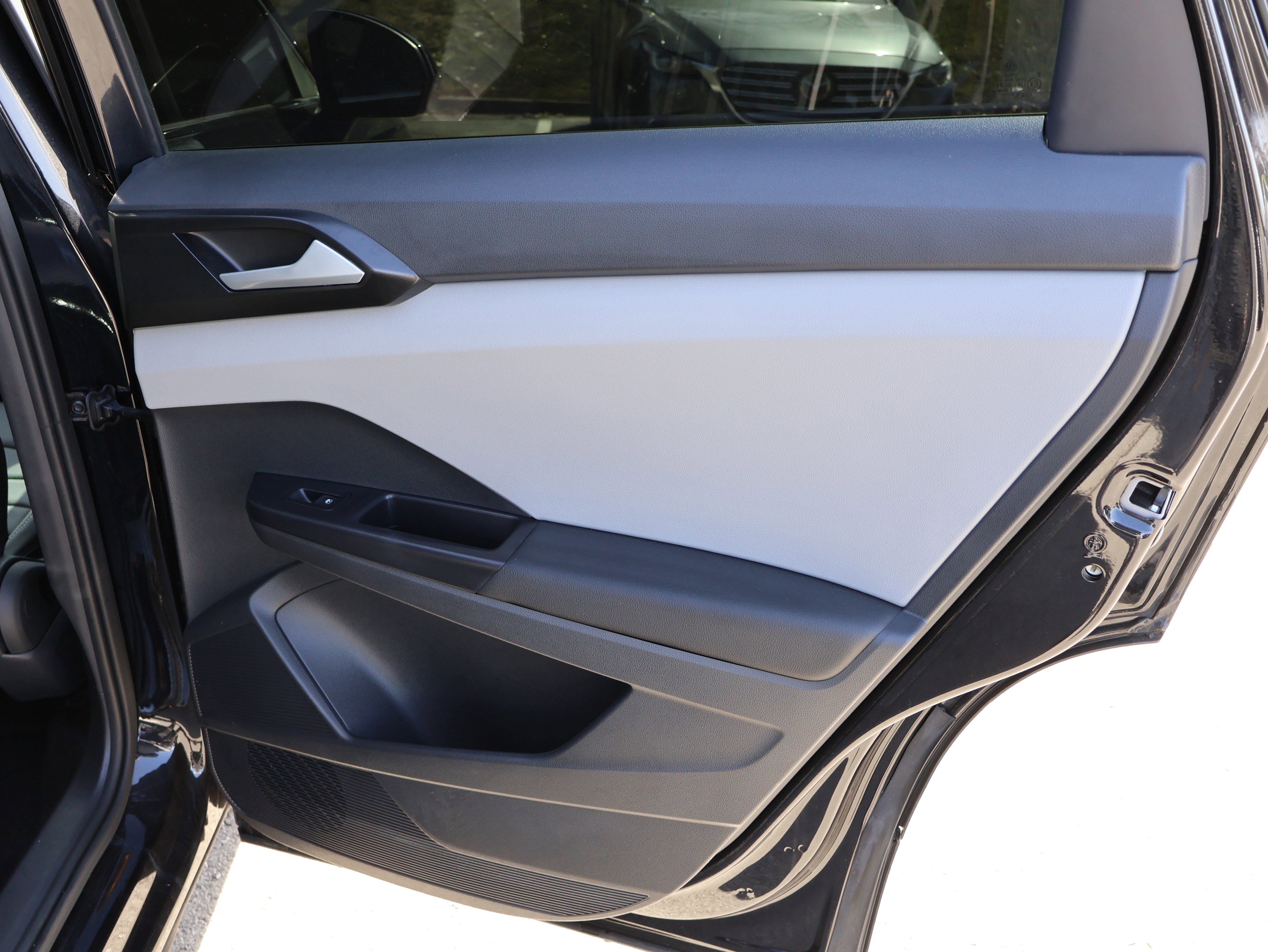 Used 2023 Volkswagen Taos SEL image 13