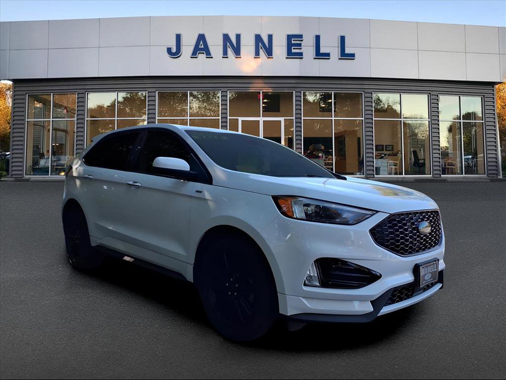 Used 2022 Ford Edge ST-Line w/ Class II Trailer Tow Package image 3