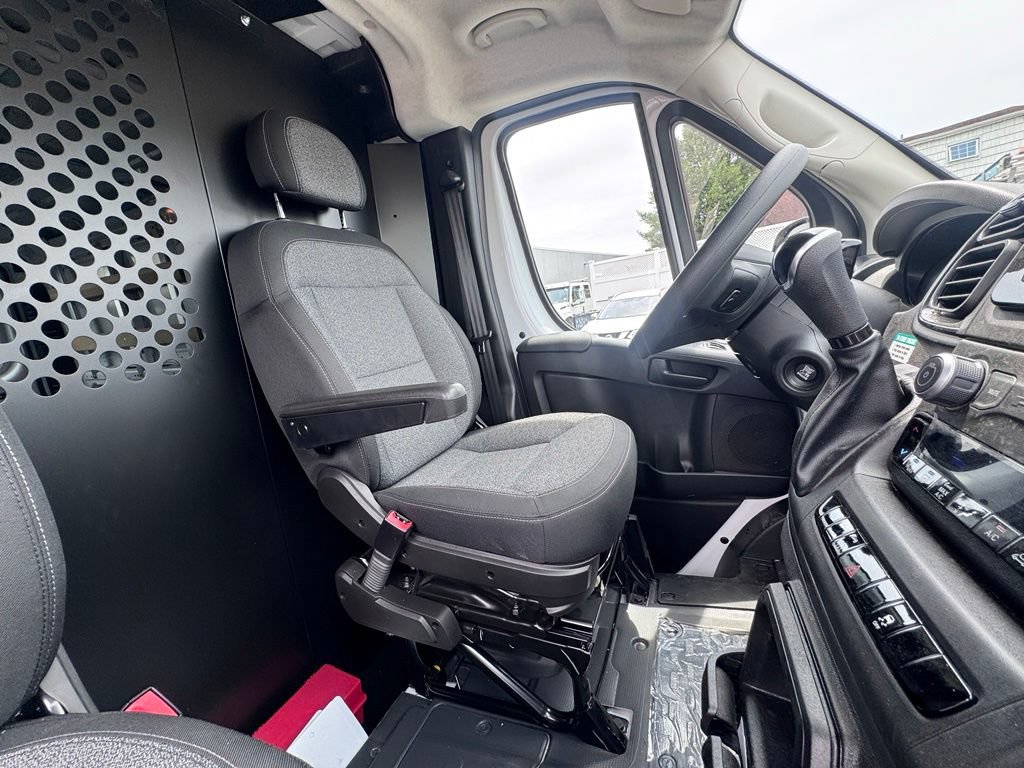 Used 2025 RAM ProMaster 2500 w/ U-Haul Equipment Group FWD image 18