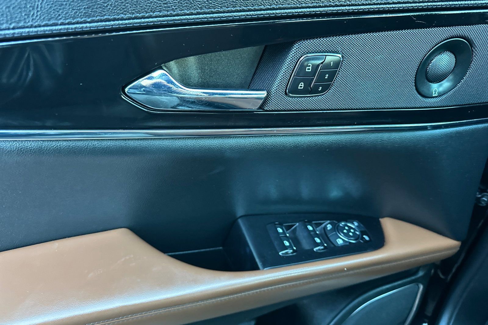 Used 2023 Lincoln Nautilus Reserve w/ Luxury Package image 10