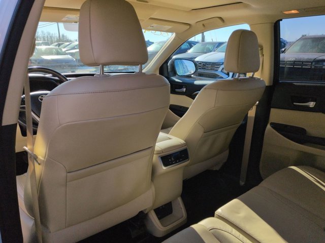 Certified 2017 Toyota Highlander Limited image 16