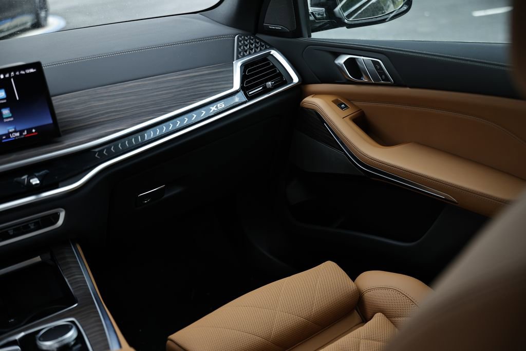 New 2026 BMW X5 xDrive40i w/ M Sport Package image 25