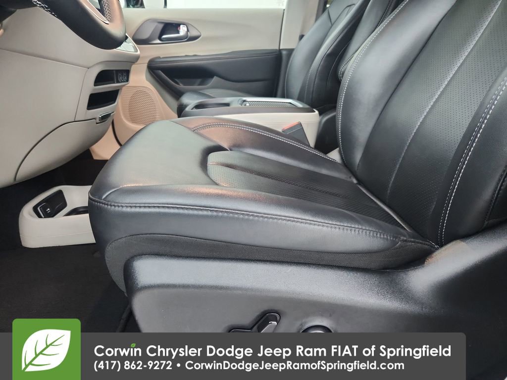 Certified 2024 Chrysler Pacifica Touring-L image 20