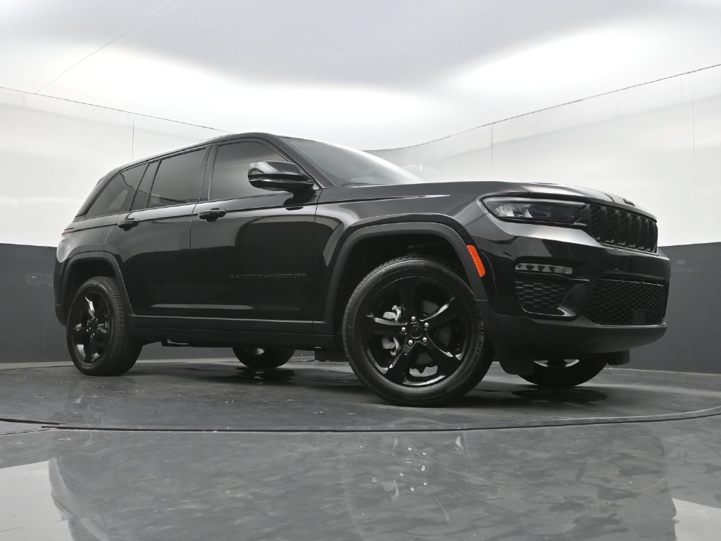 Used 2023 Jeep Grand Cherokee Limited w/ Black Appearance Package RWD image 30