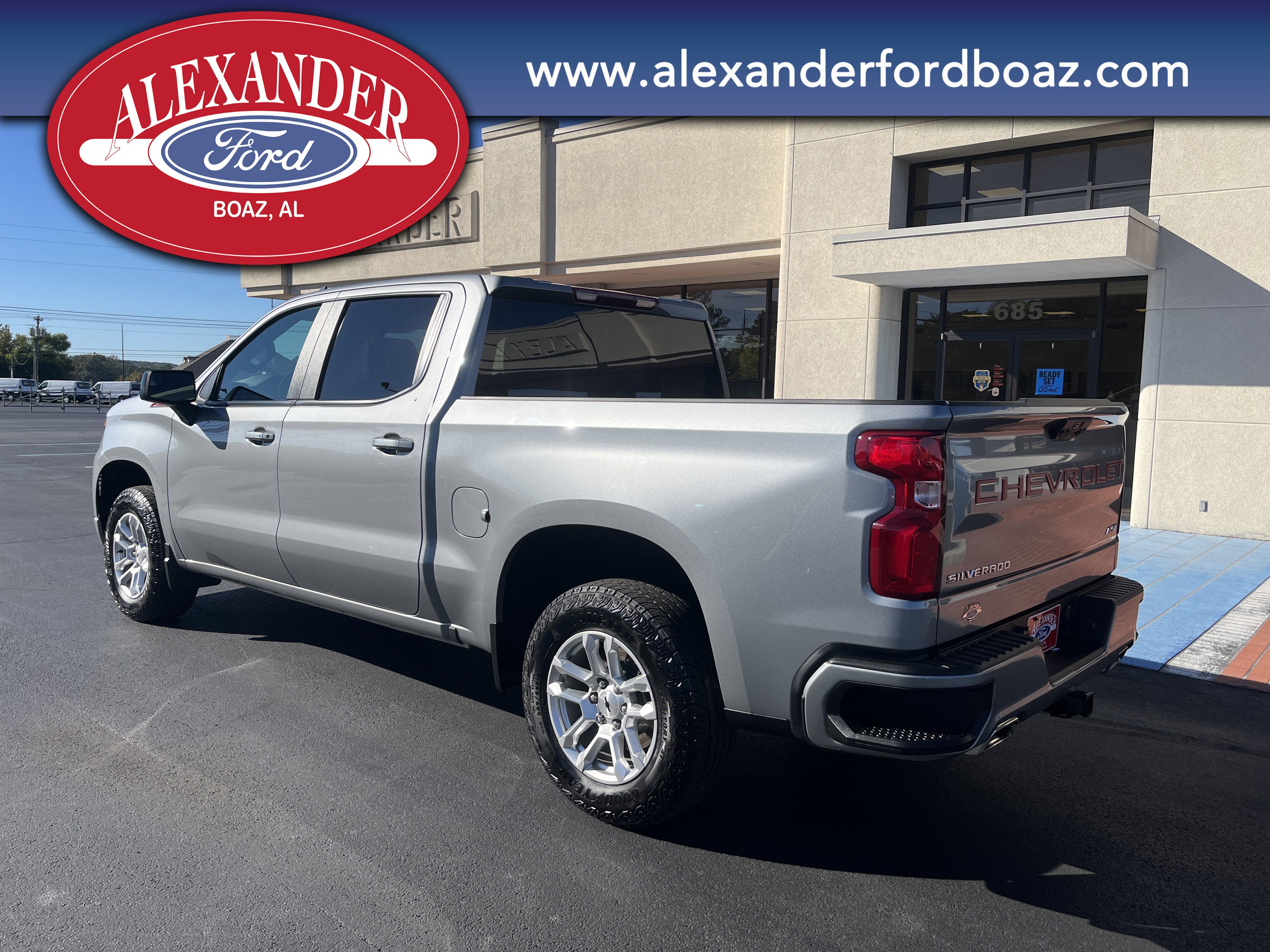 Used 2024 Chevrolet Silverado 1500 RST image 2